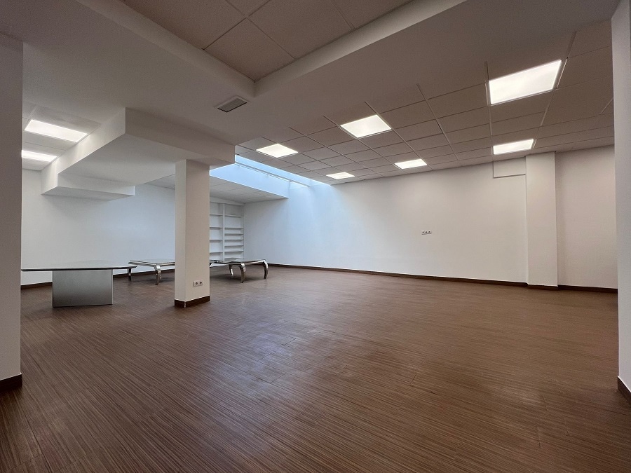 Retail in Madrid, Madrid to rent Interior Photo- Image 1 of 4