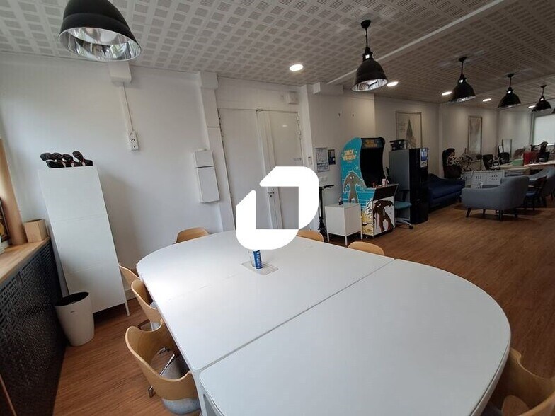 18 Rue De Saisset, Montrouge to rent - Interior Photo - Image 3 of 22