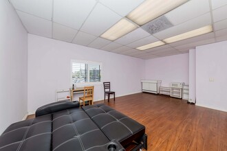 9562-9580 Garden Grove Blvd, Garden Grove, CA for rent Building Photo- Image 2 of 3