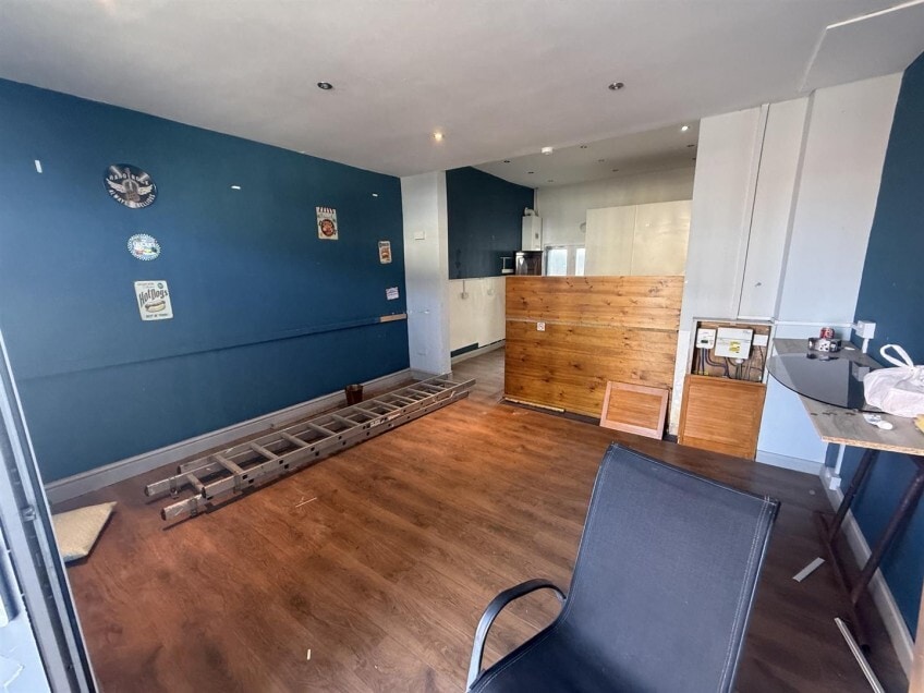 70 Seaview Rd, Wallasey to rent Interior Photo- Image 1 of 6