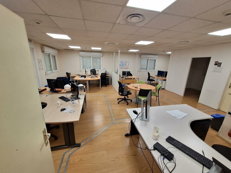 Office in Chassieu to rent Interior Photo- Image 1 of 8