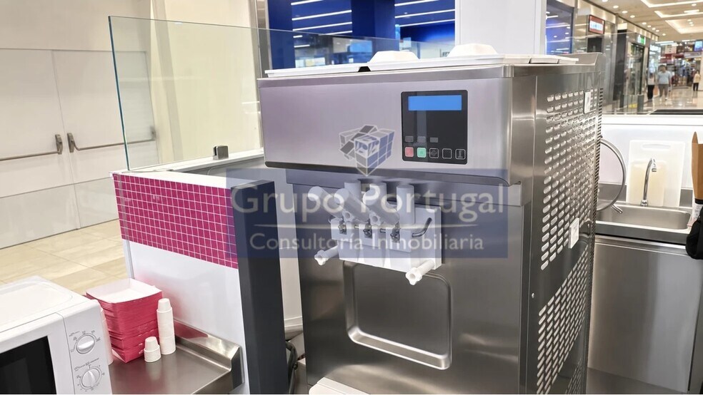 Retail in Madrid, Madrid to rent - Interior Photo - Image 3 of 4