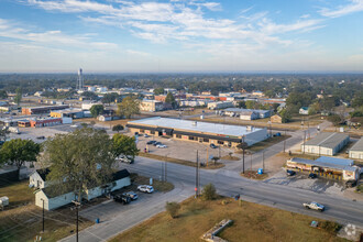 641 10th St, Hempstead, TX - aerial  map view - Image1