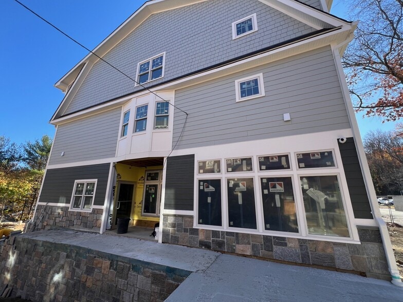 1123 Pleasantville Rd, Briarcliff Manor, NY for rent - Building Photo - Image 1 of 8