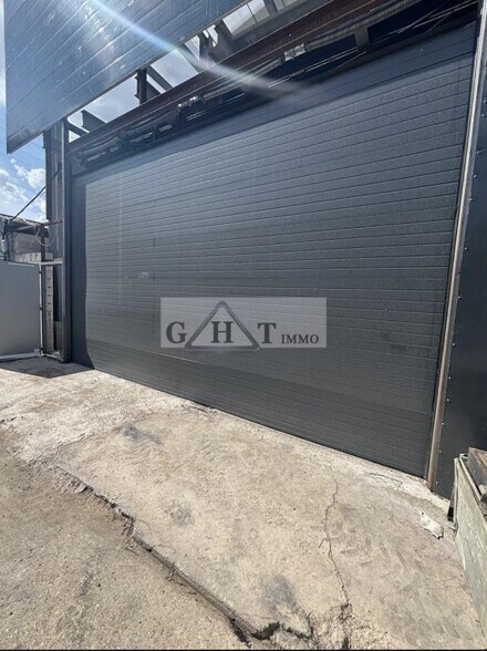 Industrial in Villeneuve-la-Garenne to rent - Building Photo - Image 1 of 4