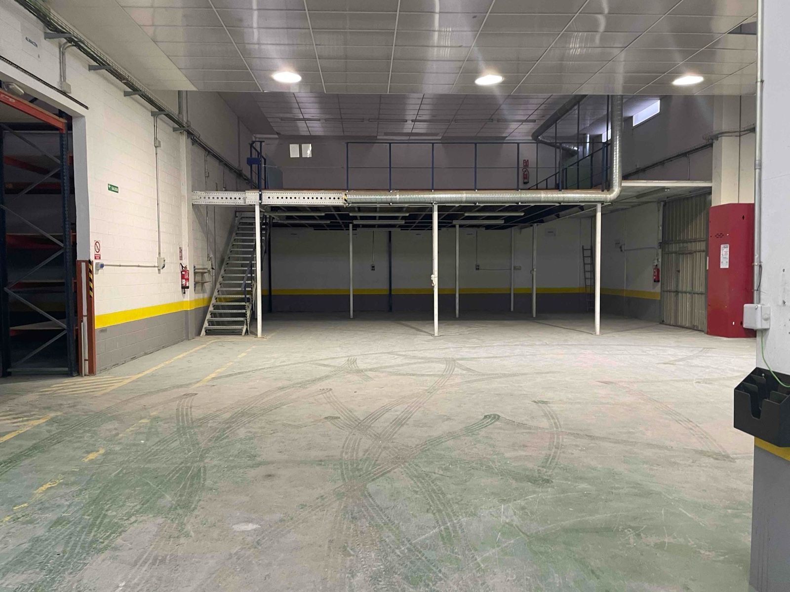 Industrial in Alcalá de Henares, Madrid to rent Primary Photo- Image 1 of 4
