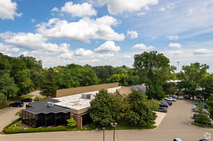 29600 Northwestern Hwy, Southfield, MI to rent - Building Photo - Image 3 of 6