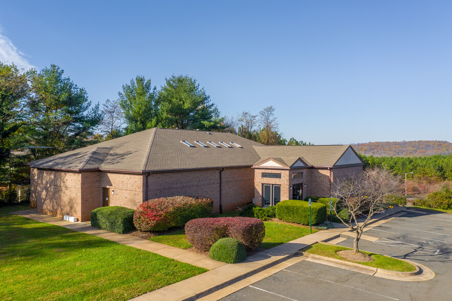 555 Hospital Dr, Warrenton, VA for sale - Building Photo - Image 1 of 27