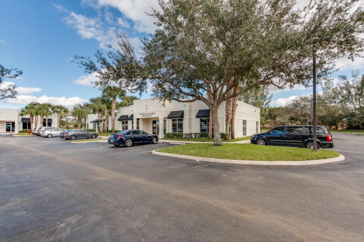 1402 Royal Palm Beach Blvd, Royal Palm Beach, FL for sale - Building Photo - Image 1 of 1