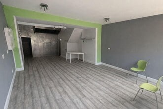 13 Preston Rd, Wigan to rent Interior Photo- Image 1 of 3