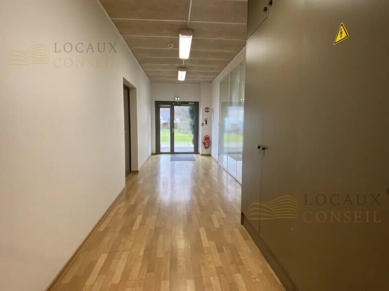 Office in Bezons to rent - Building Photo - Image 2 of 6