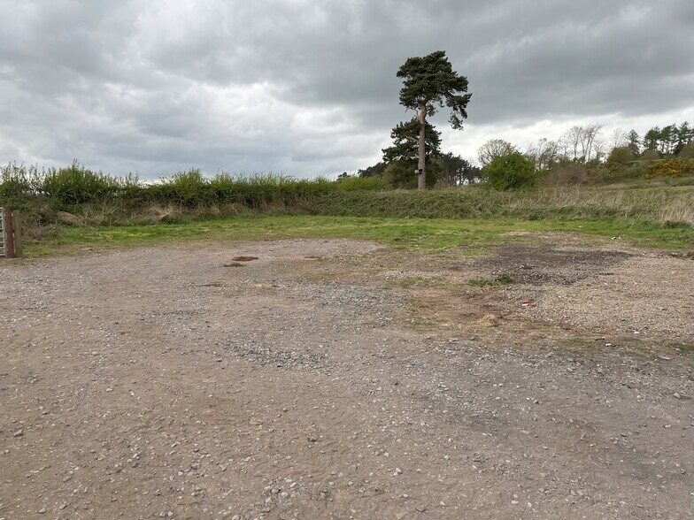 Lizzard Lane, Tong to rent - Building Photo - Image 2 of 2