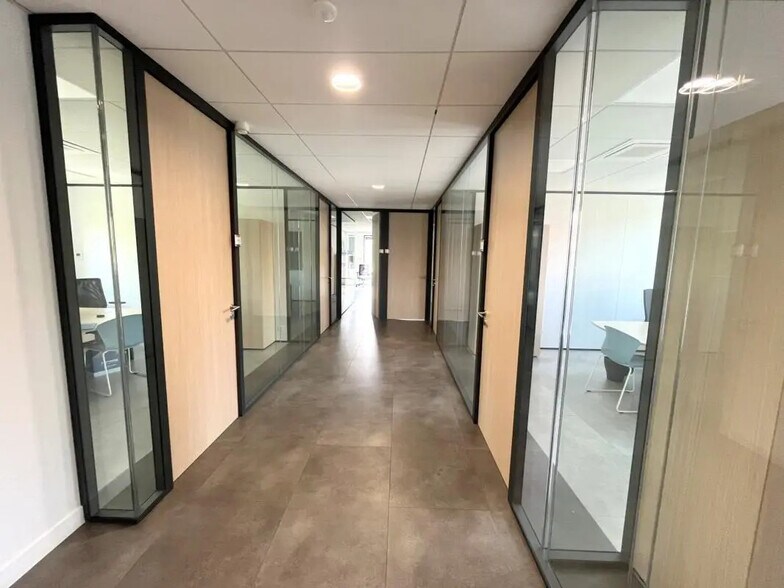 Office in Saint-Germain-en-Laye to rent - Building Photo - Image 3 of 6