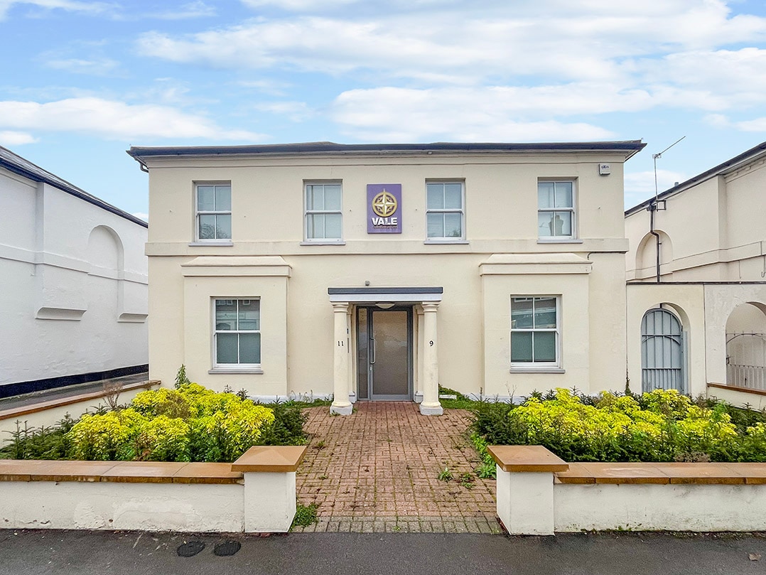 9-11 Alexandra Rd, Farnborough to rent Building Photo- Image 1 of 16