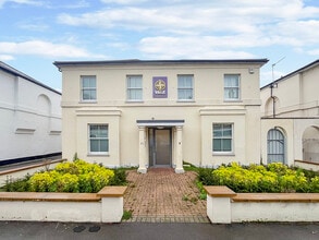 9-11 Alexandra Rd, Farnborough to rent Building Photo- Image 1 of 15