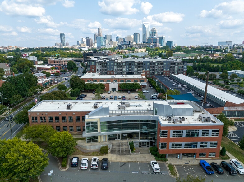 1431 W Morehead St, Charlotte, NC to rent - Building Photo - Image 3 of 8