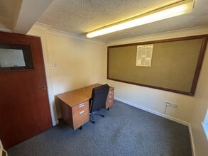 1B Roise St, Bedford to rent Building Photo- Image 2 of 6