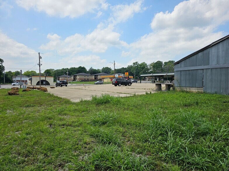 1210 N 1st Ave, Durant, OK for sale - Building Photo - Image 3 of 37