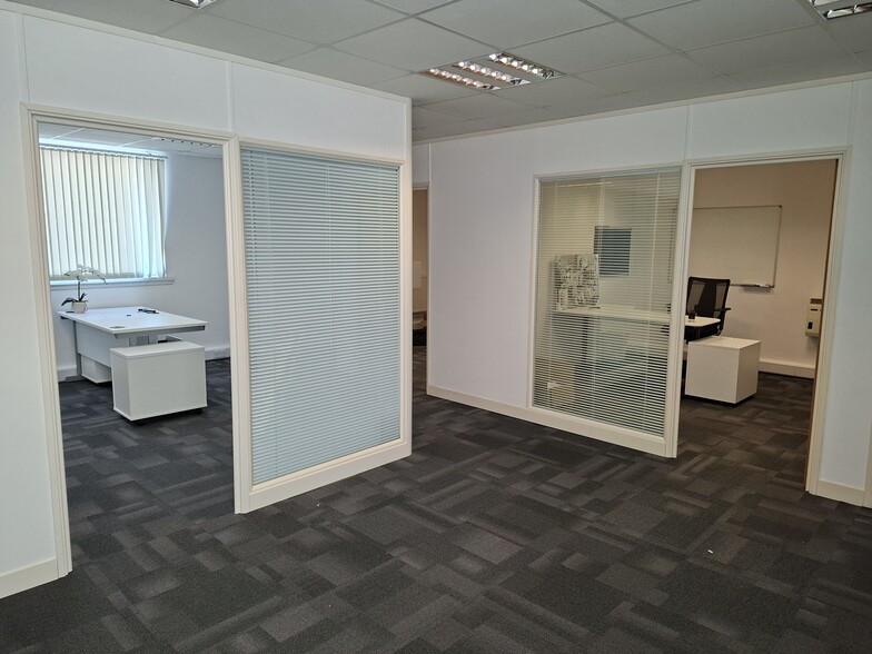 Craigshaw Rd, Aberdeen to rent - Interior Photo - Image 2 of 3