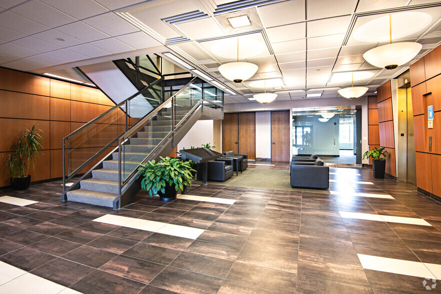 440 S Executive Dr, Brookfield, WI for rent - Lobby - Image 1 of 1