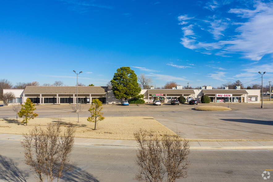 11111 E 41st St, Tulsa, OK for rent - Building Photo - Image 1 of 34