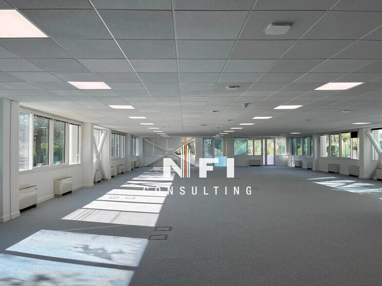 Office in Valbonne to rent - Building Photo - Image 2 of 9