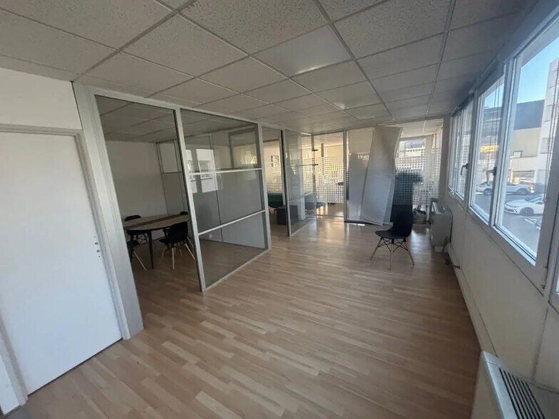 Office in Lattes to rent - Interior Photo - Image 2 of 9