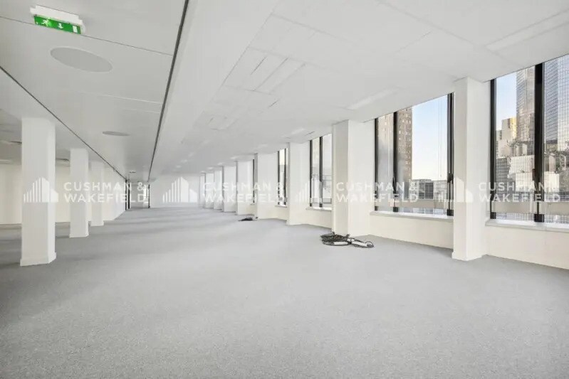 Office in Courbevoie to rent - Interior Photo - Image 2 of 8