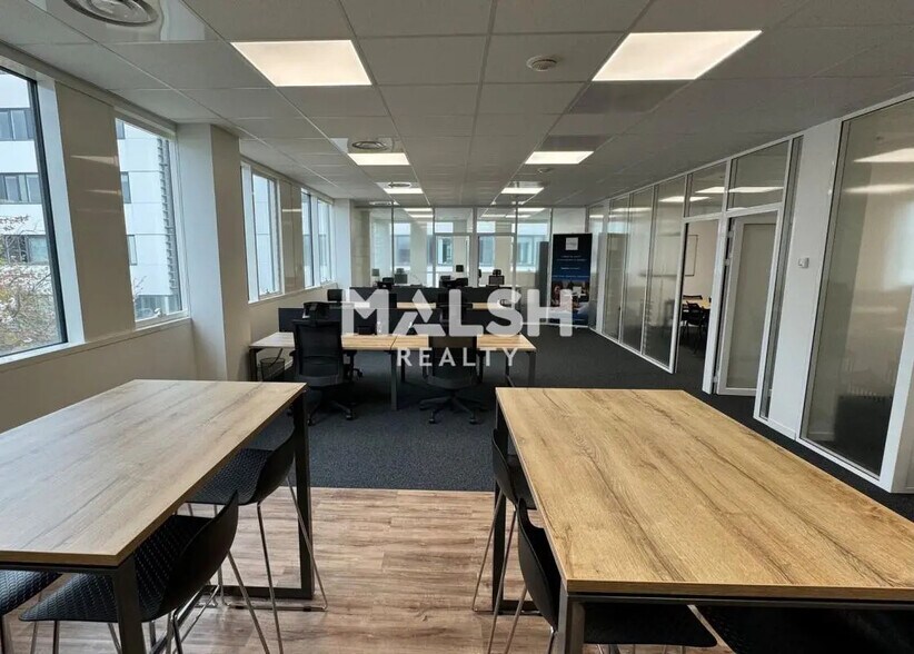 Office in Lyon for sale - Interior Photo - Image 2 of 9