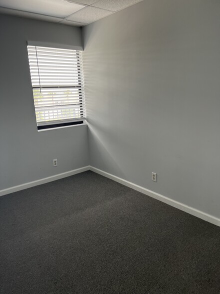 106 E Commerce Way, Jupiter, FL for rent - Interior Photo - Image 3 of 6