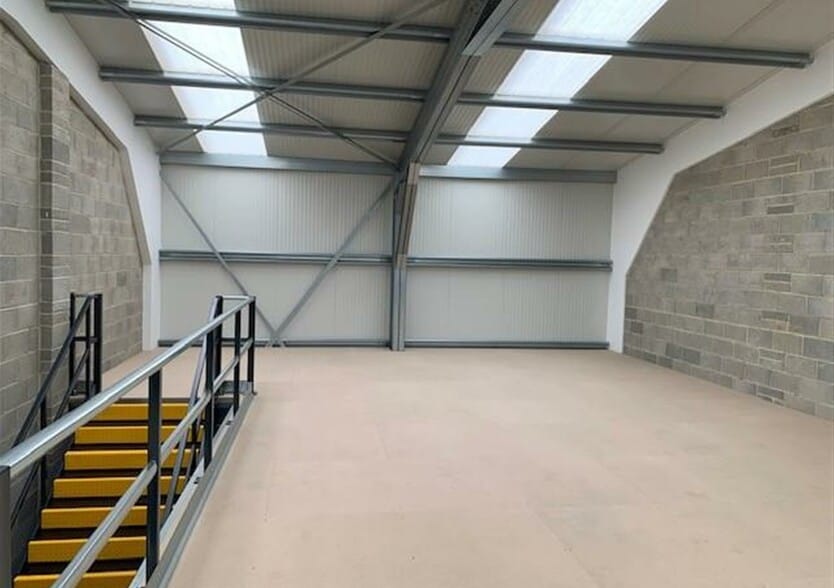 Unit 103, Manston, Ramsgate to rent - Interior Photo - Image 2 of 5
