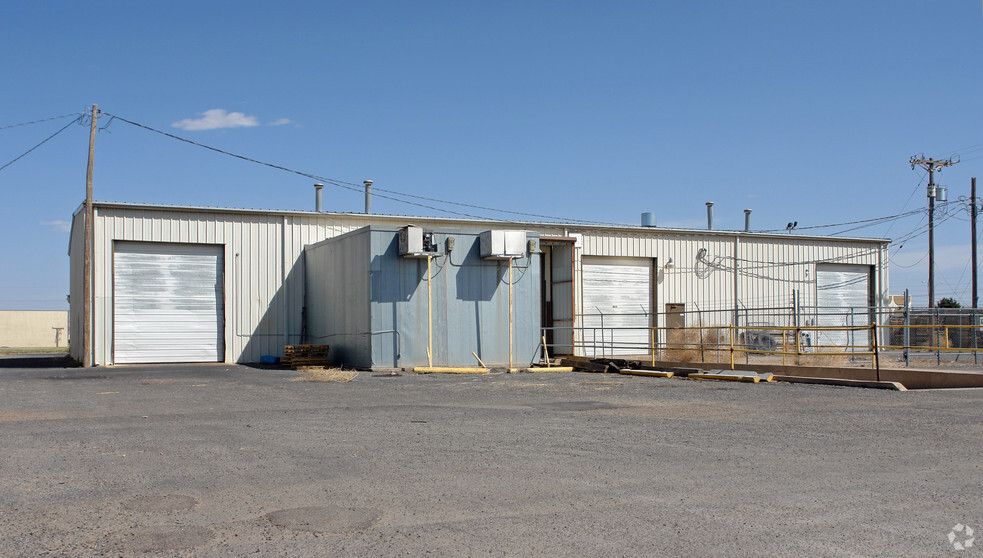 7010-7020 Cedar Ave, Lubbock, TX for rent - Building Photo - Image 3 of 3