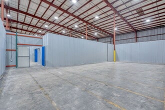 5806 N 53rd St, Tampa, FL to rent Interior Photo- Image 2 of 4