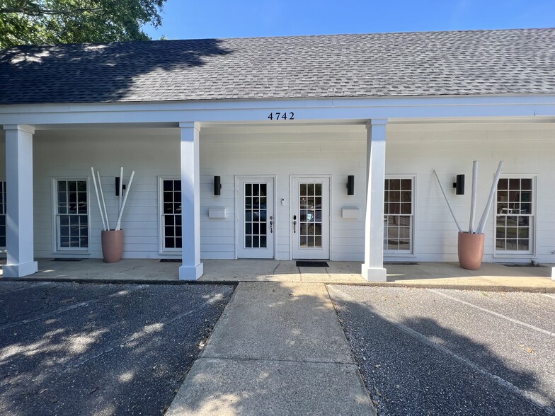 4742 Airport Blvd, Mobile, AL for sale - Building Photo - Image 1 of 1