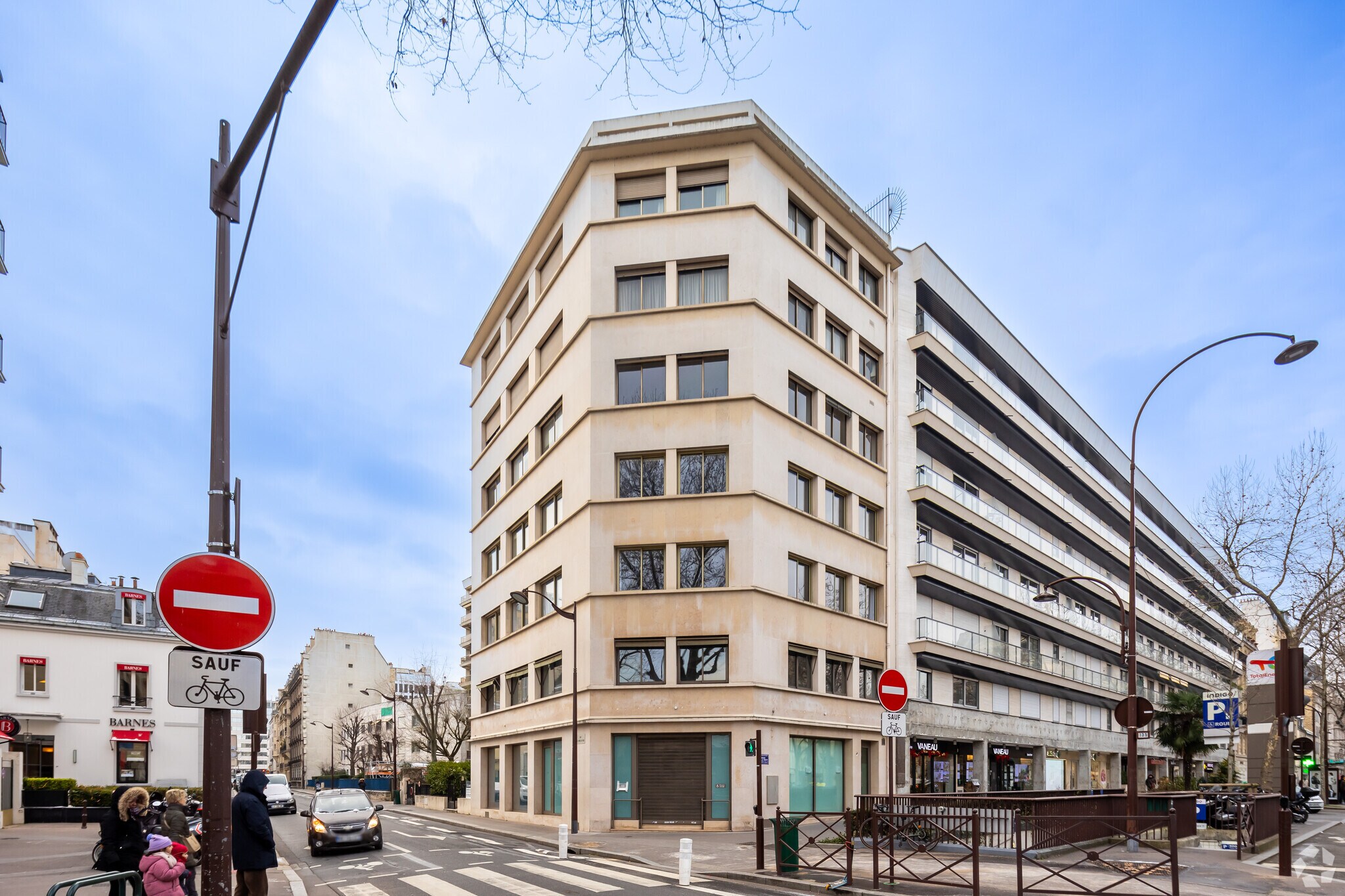 17 Rue De L'Hotel De Ville, Neuilly-sur-Seine to rent Primary Photo- Image 1 of 4