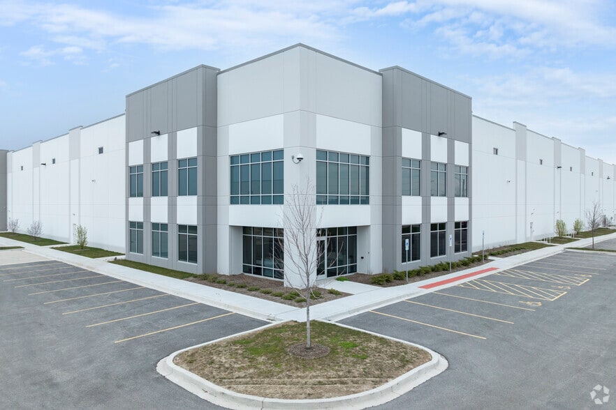 9150 W 55th St, McCook, IL to rent - Primary Photo - Image 3 of 7