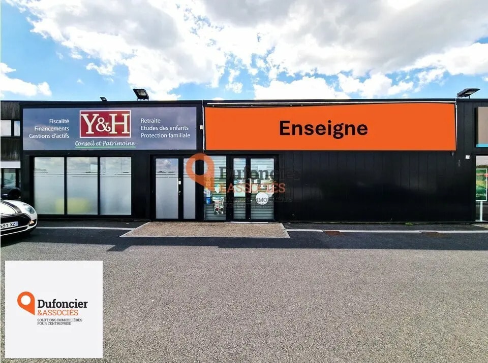Location Commerce 240 m² - Photo 1