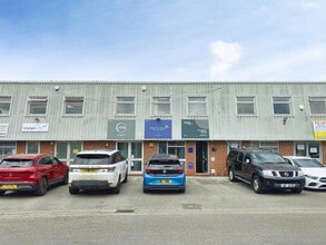 Southview Park, Reading to rent Building Photo- Image 2 of 12