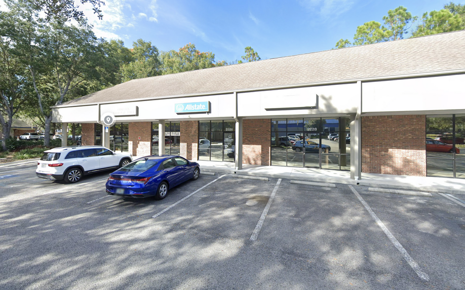 2222-2240 Lithia Center Ln, Valrico, FL for rent - Building Photo - Image 2 of 3