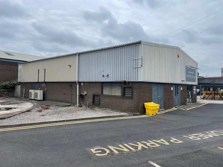 20 Harwood St, Blackburn to rent - Building Photo - Image 3 of 4