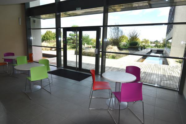 11 Chemin Des Anciennes Vignes, Champagne-au-Mont-d'Or to rent - Lobby - Image 3 of 9