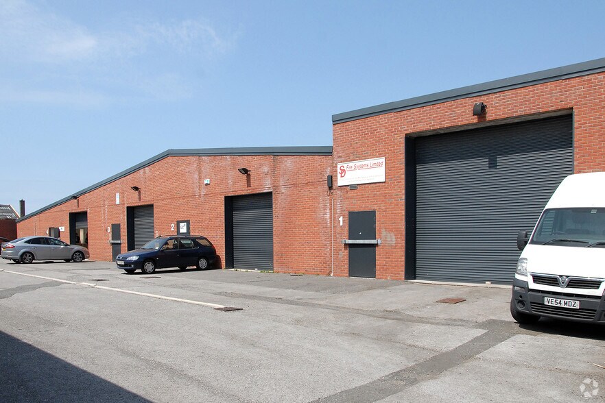 2 Livingstone St, Birkenhead to rent - Building Photo - Image 2 of 4