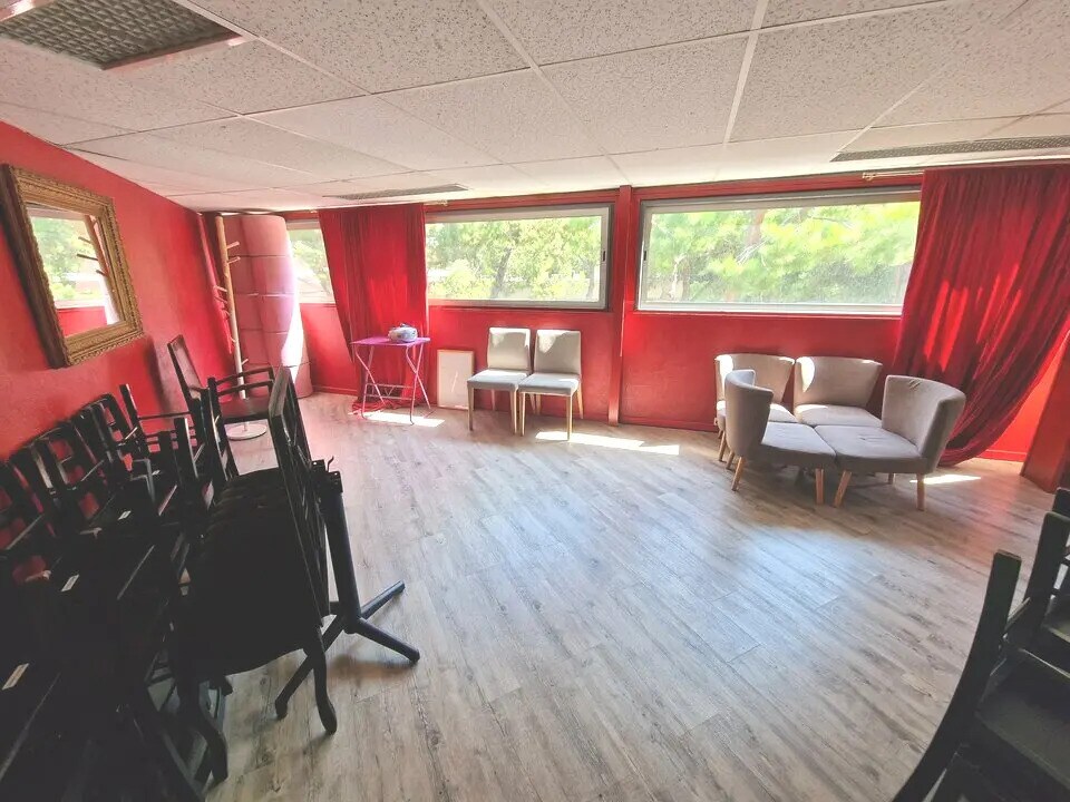 Location Bureaux 130 m² - Photo 1