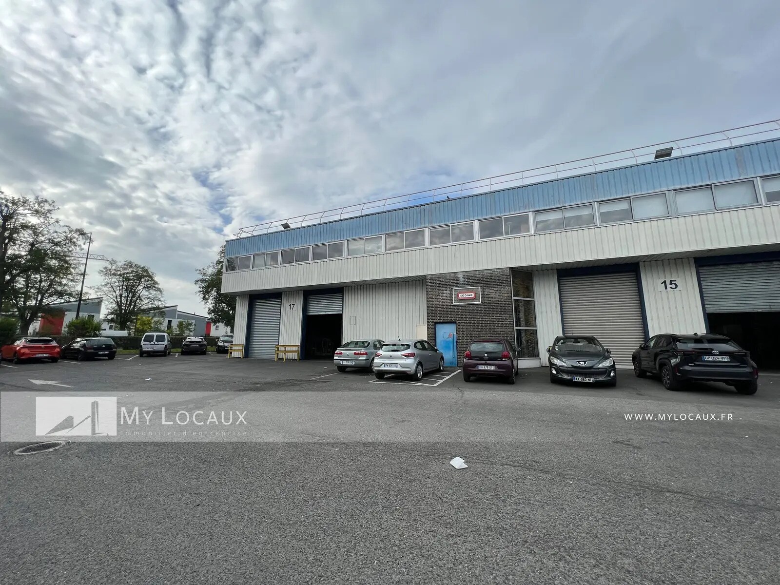 Industrial in Sartrouville to rent Primary Photo- Image 1 of 7