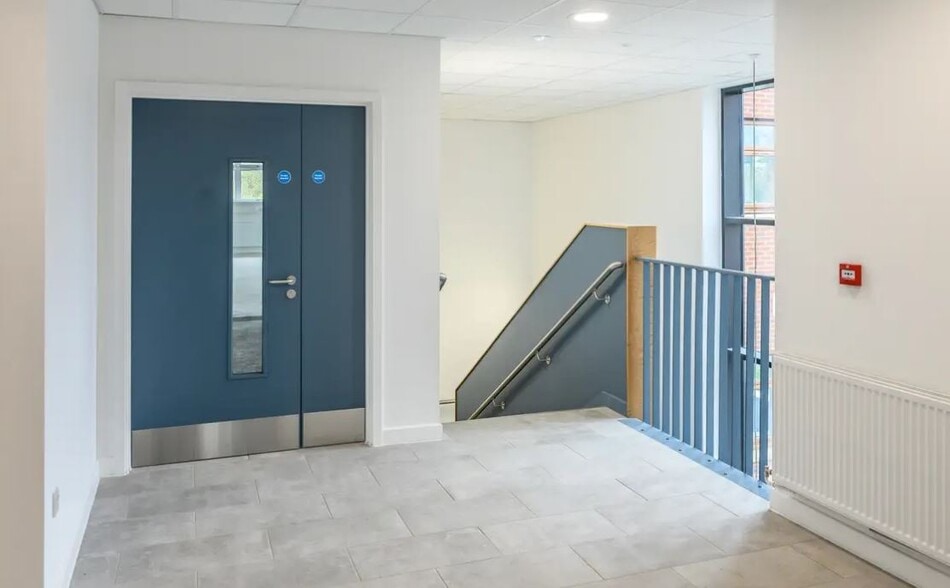 Annick Rd, Irvine to rent - Interior Photo - Image 2 of 25