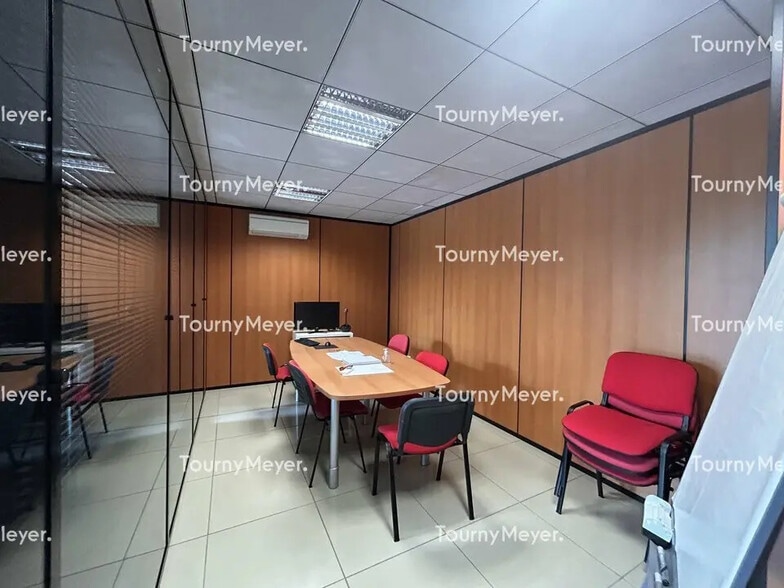 Office in Saint-Jean to rent - Building Photo - Image 3 of 8