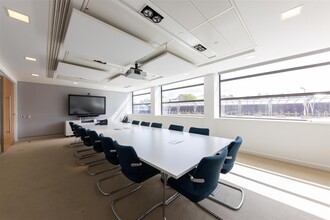 157-197 Buckingham Palace Rd, London to rent Interior Photo- Image 2 of 9