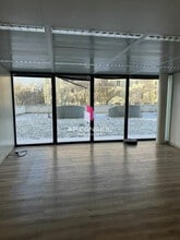 Office in Rueil-Malmaison to rent Interior Photo- Image 2 of 10