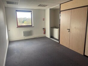 4 Allée Kepler, Champs-sur-Marne to rent Building Photo- Image 2 of 5