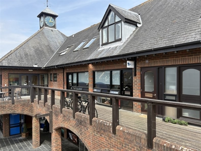 Shamrock Way, Southampton to rent Primary Photo- Image 1 of 2